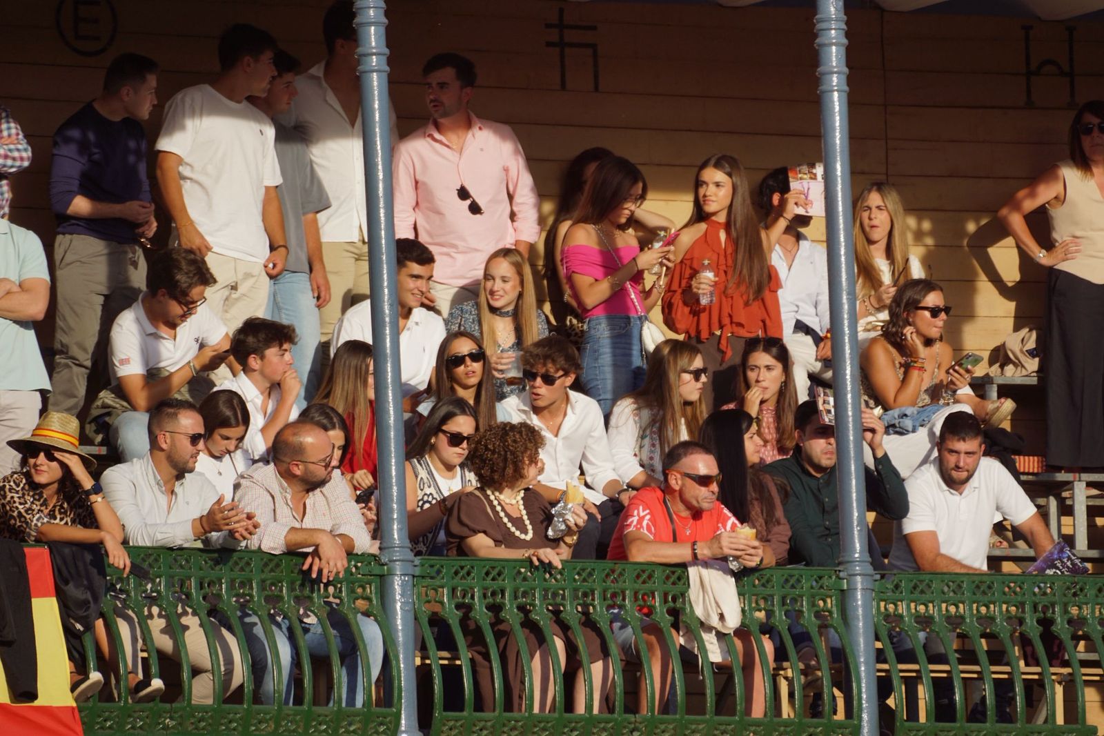 Así han vivido los salmantinos el primer festejo de la feria taurina 2025: imágenes del ambiente en los tendidos y en el patio de cuadrillas