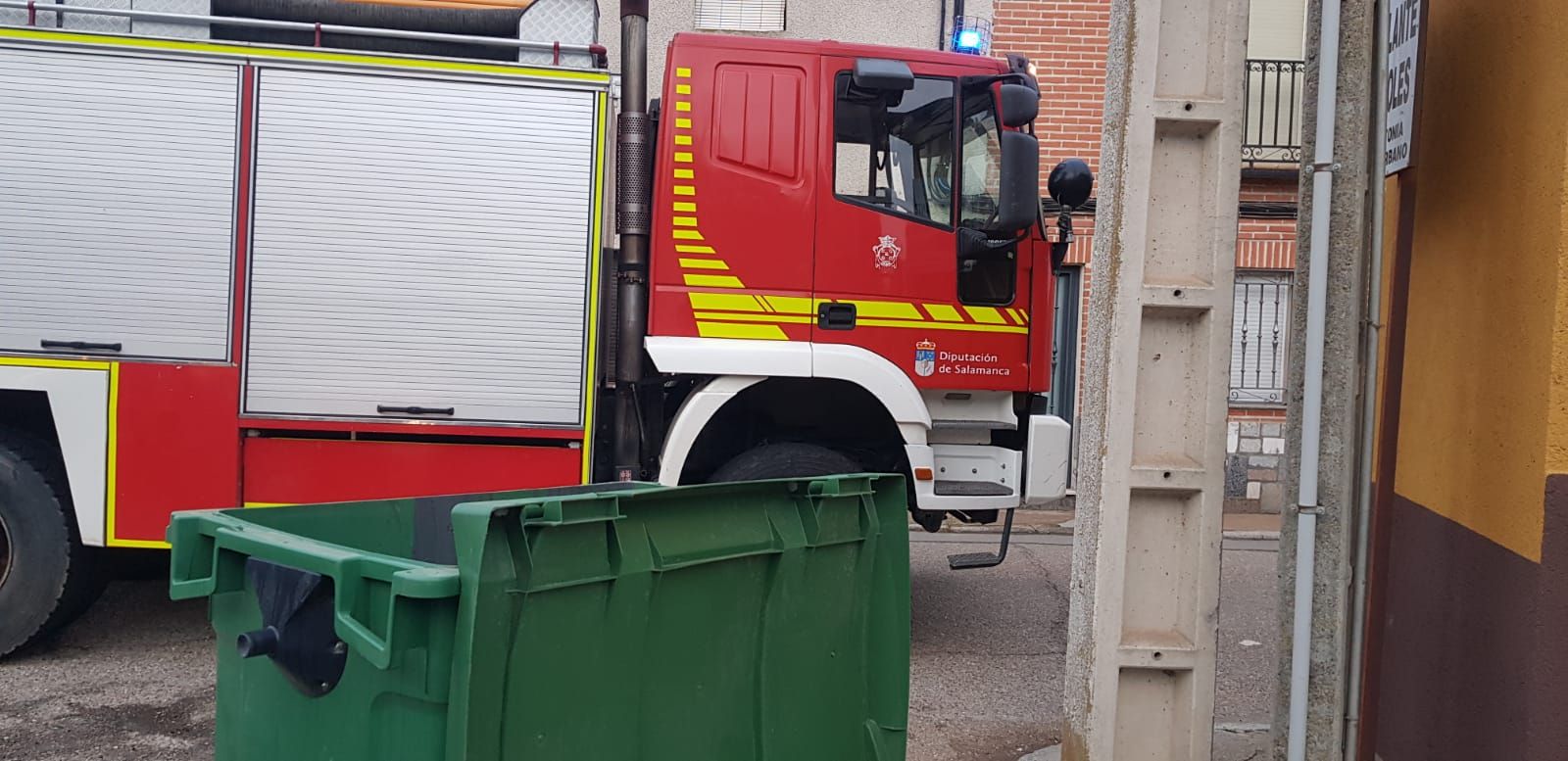 Actuación de los bomberos en Paradinas de San Juan Actuación de los bomberos en Paradinas de San Juan