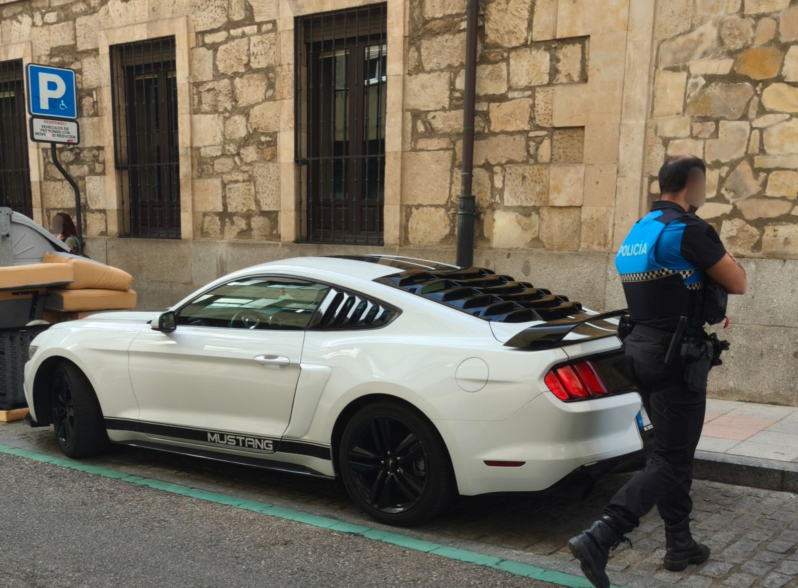 Conductor drogado sorprendido haciendo trompos en pleno centro de Salamanca