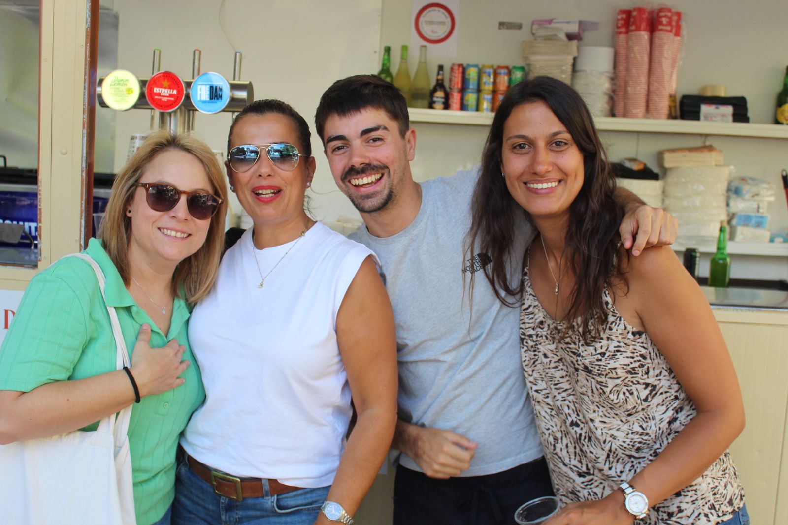 Ambiente en la Feria de Día en el mediodía de este miercoles