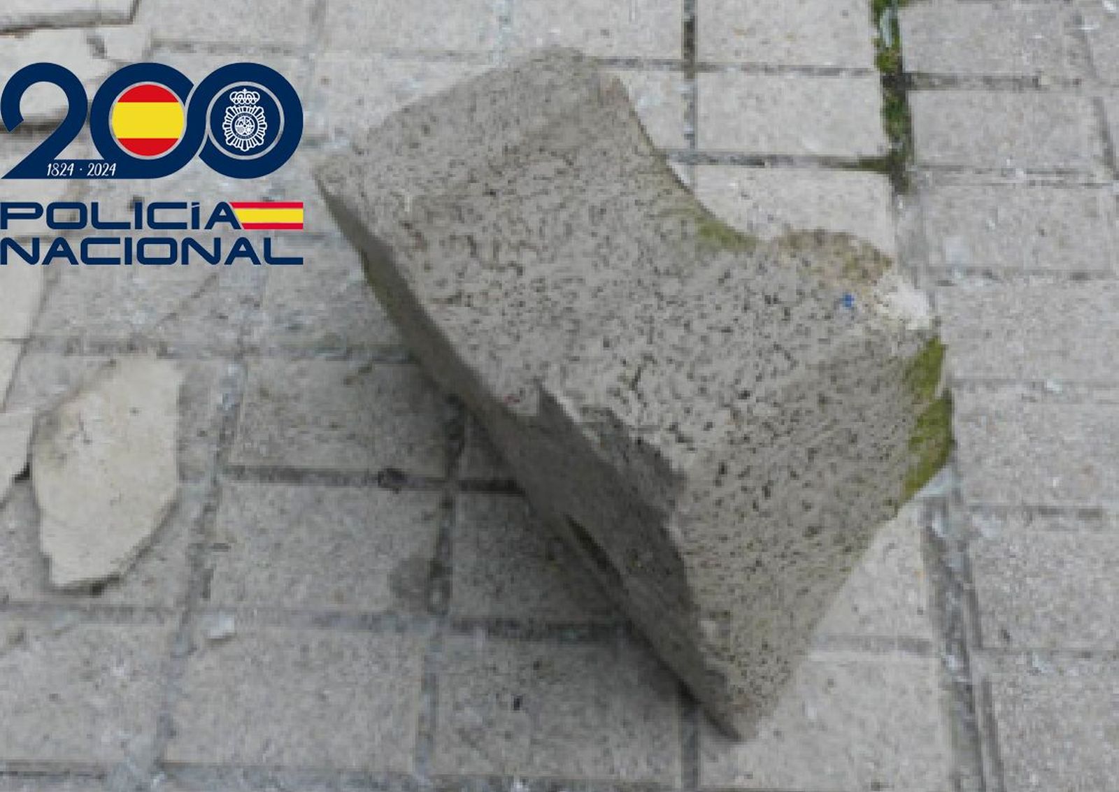 Foto del bloque usado para fracturar el cristal del escaparate