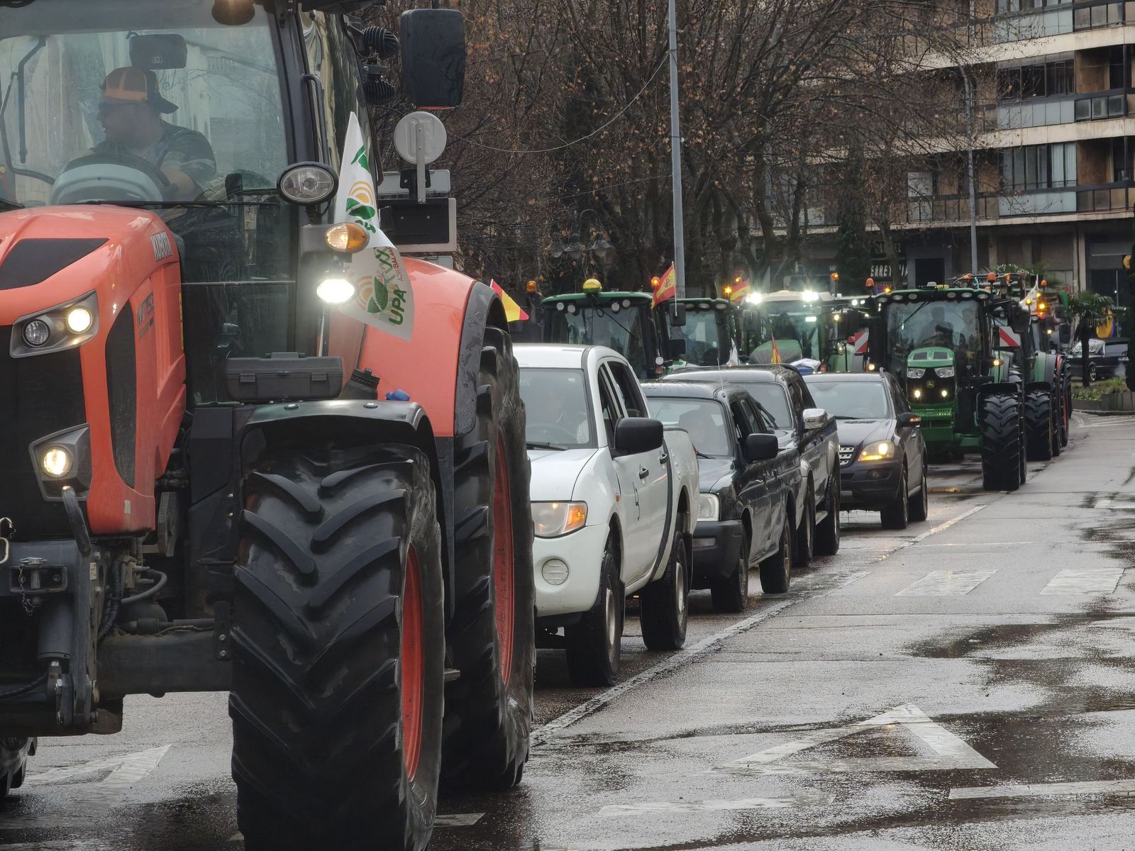 En imágenes la marcha con tractores y vehículos de campo en Salamanca en protesta contra Mercosur