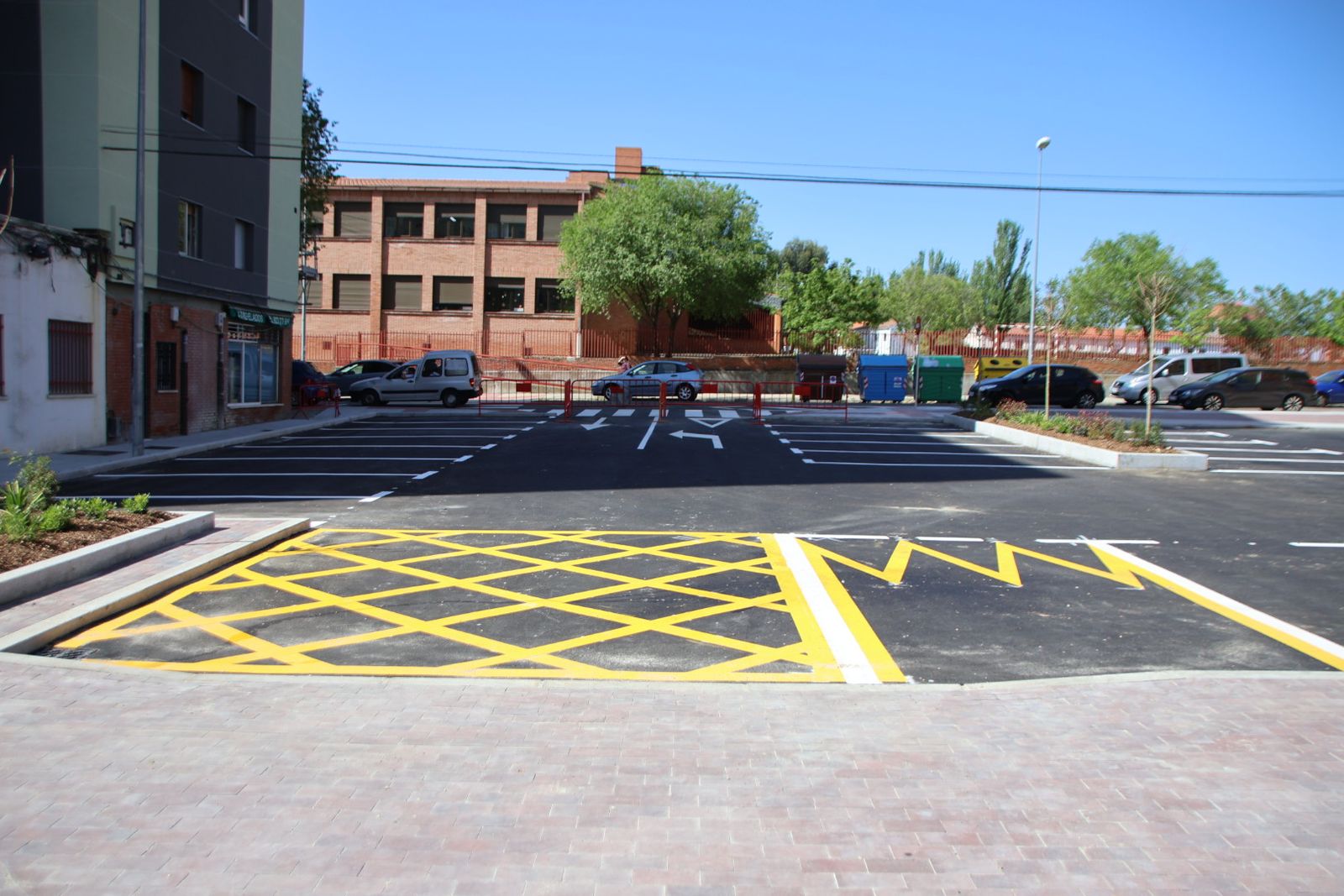 El alcalde de Salamanca, Carlos García Carbayo, visita las obras de urbanización de la plaza de Santa Cecilia del barrio de San José