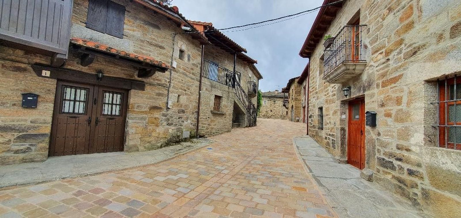 Calle de la localidad de Villardeciervos, una de las zonas de Zamora donde se han registrado temperaturas más frías esta madrugada