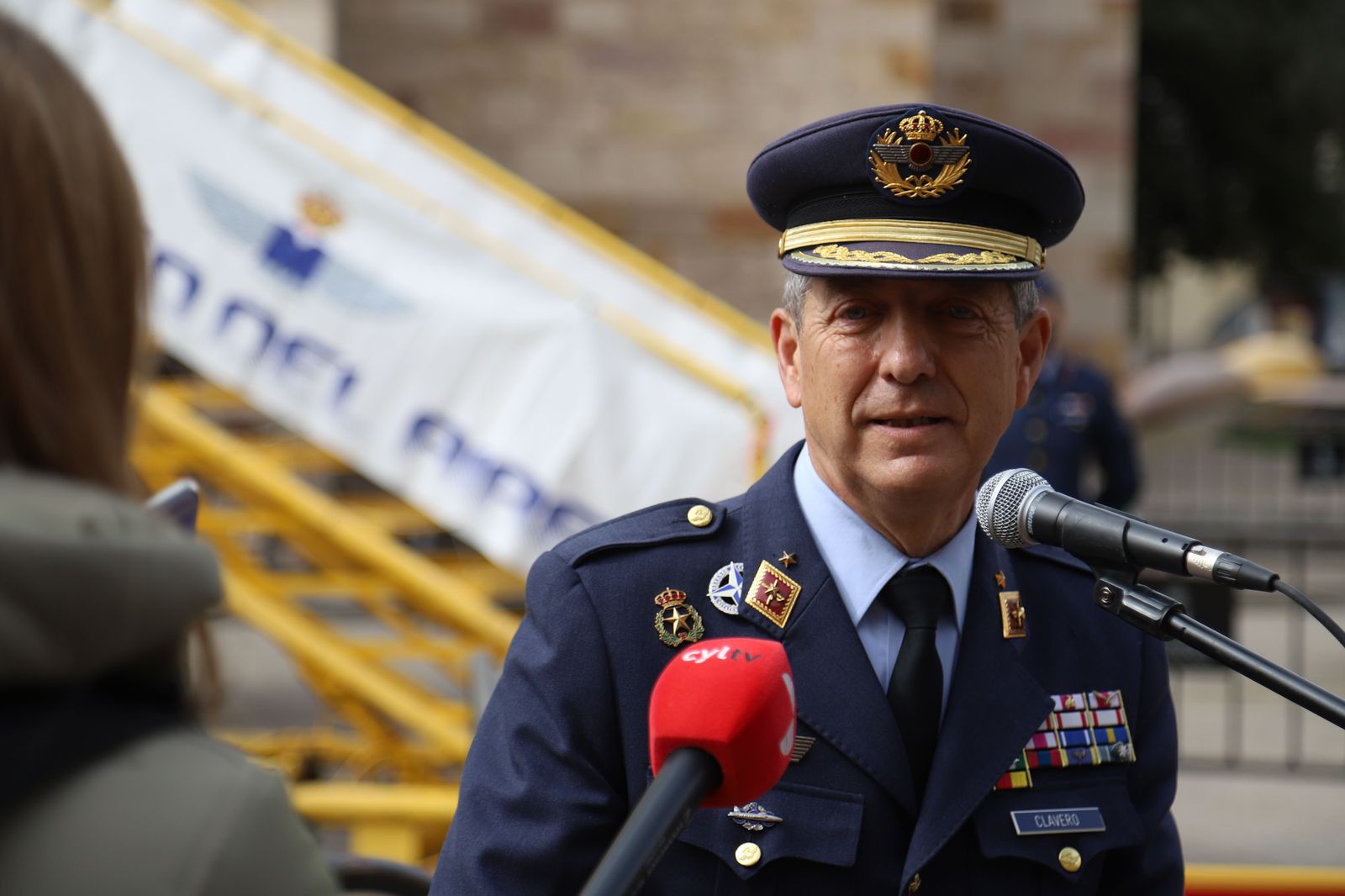 exposicion-del-ejercito-del-aire-en-la-plaza-mayor-de-zamora-foto-maria-lorenzo-6