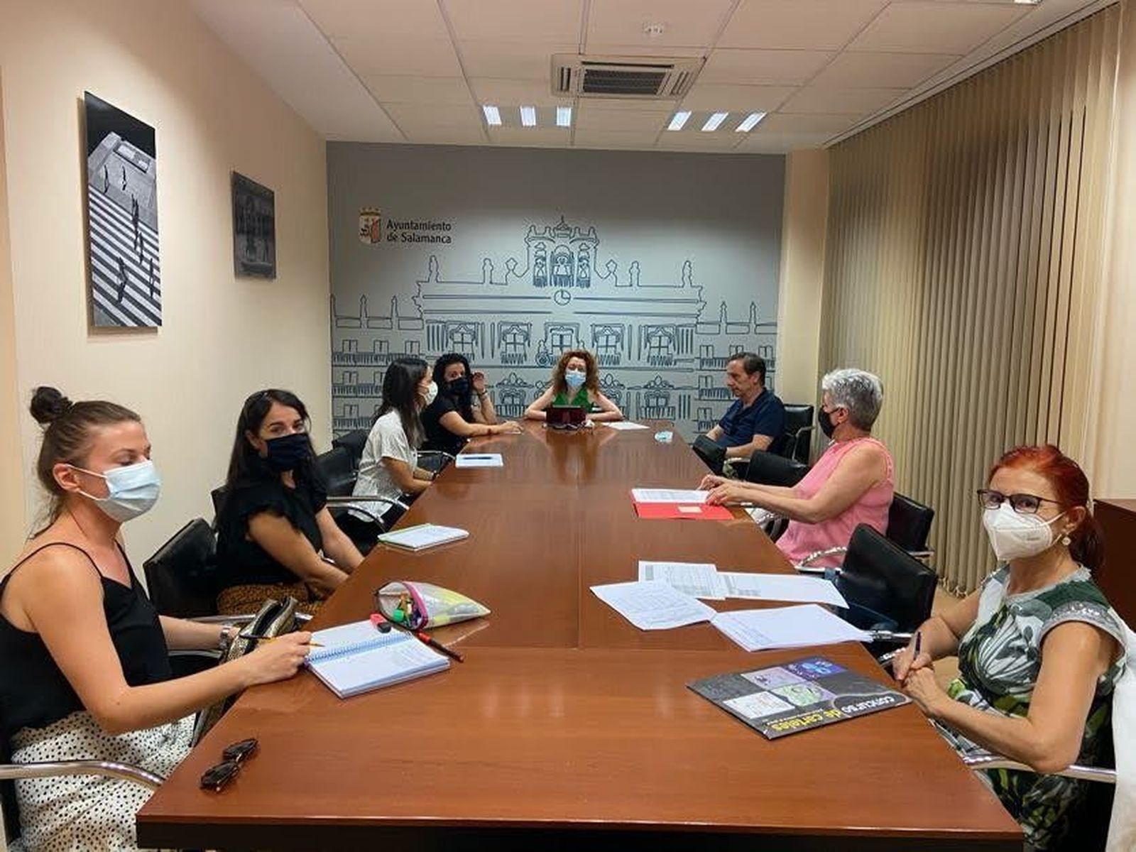 REUNIOìN ANA SUAìREZ