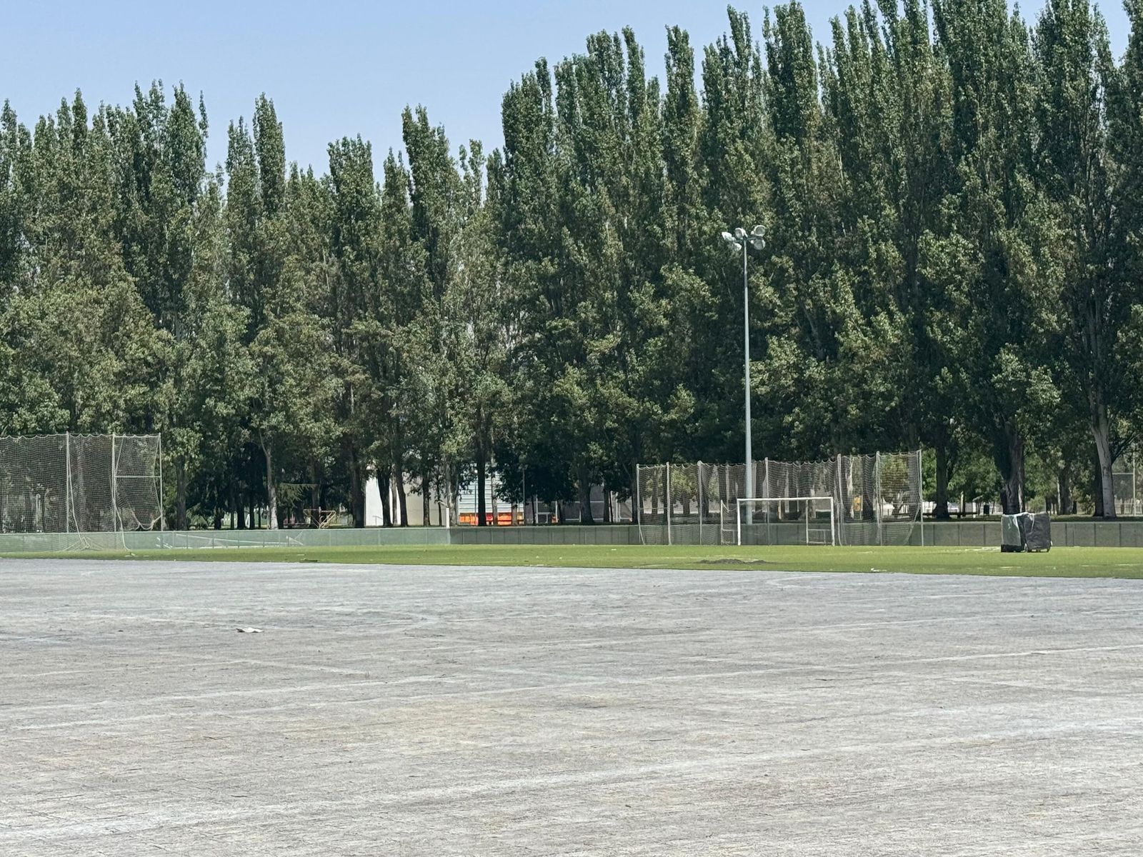 Obras para instalar el nuevo césped artificial FIFA en La Aldehuela