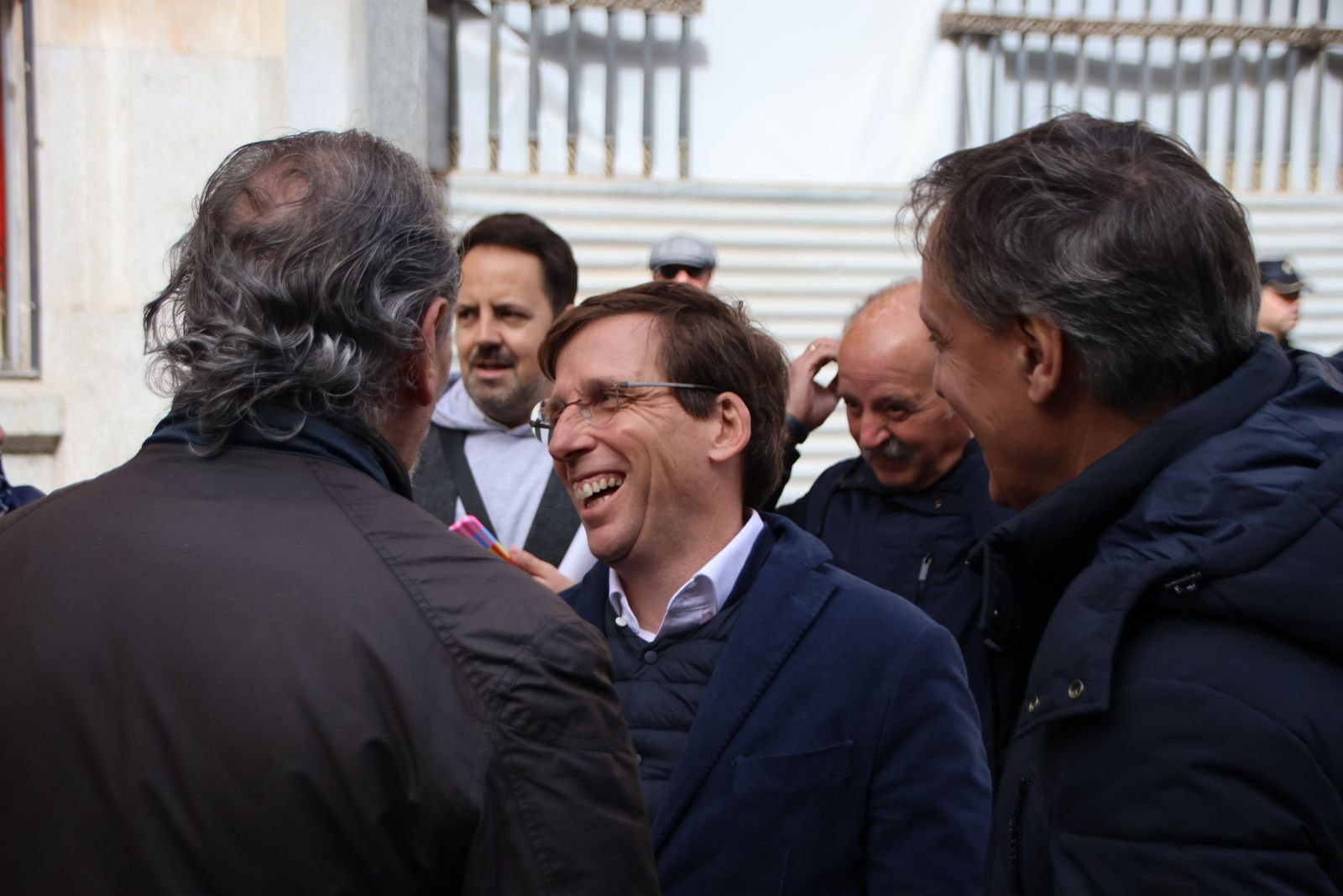 Almeida visita la carpa del pp del Liceo