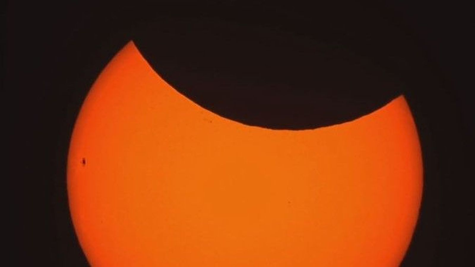 Así se ha visto el eclipse en el cielo de Salamanca. Foto: METEOYAYI