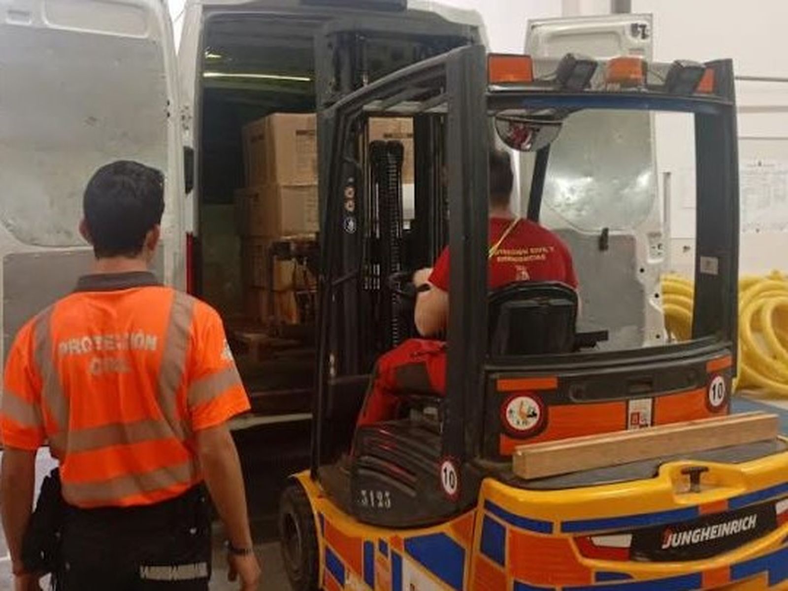 Recogida de material Protección Civil Toro