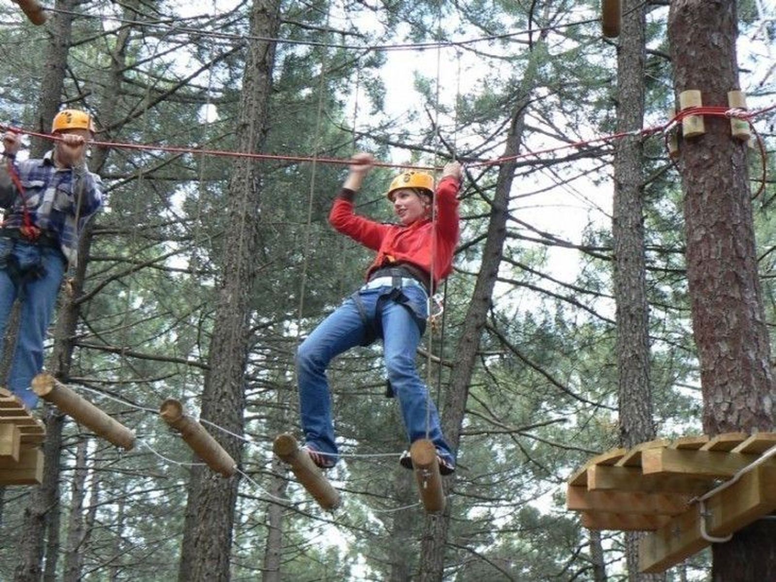 Niño practicando deporte al aire libre