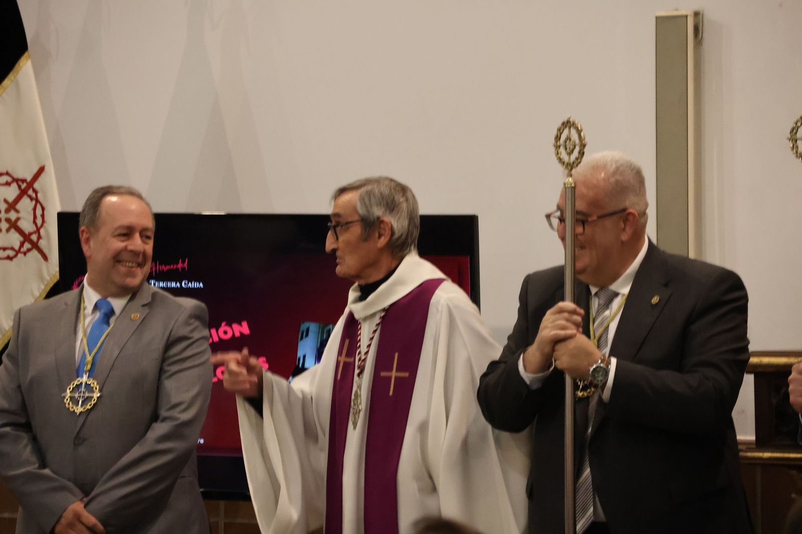 Entrada de nuevos hermanos de la Hermandad de Jesús en Su Tercera Caída (7).JPG