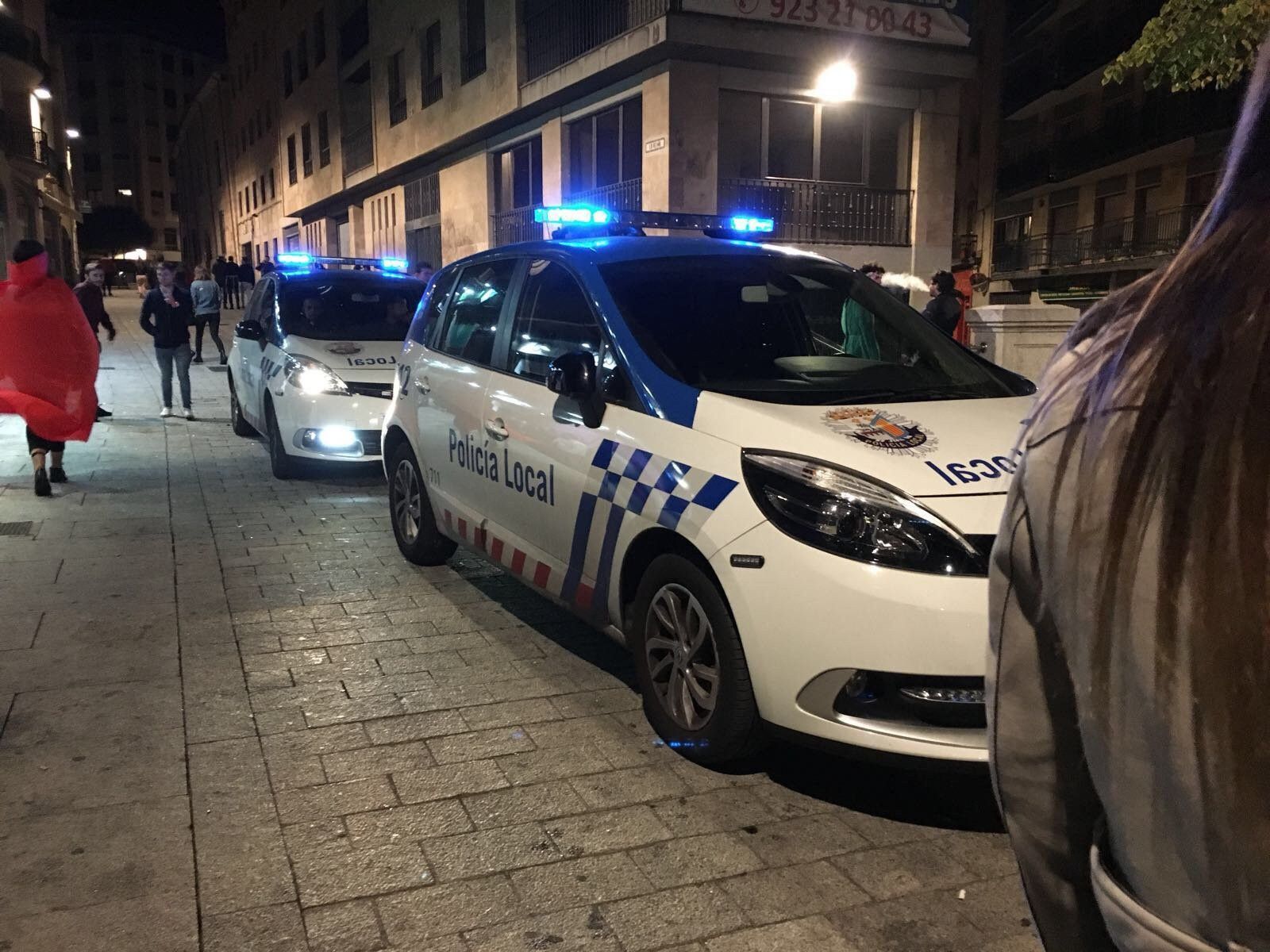 Un vasazo en la cabeza deja un herido con la nariz rota en la plaza de la Reina