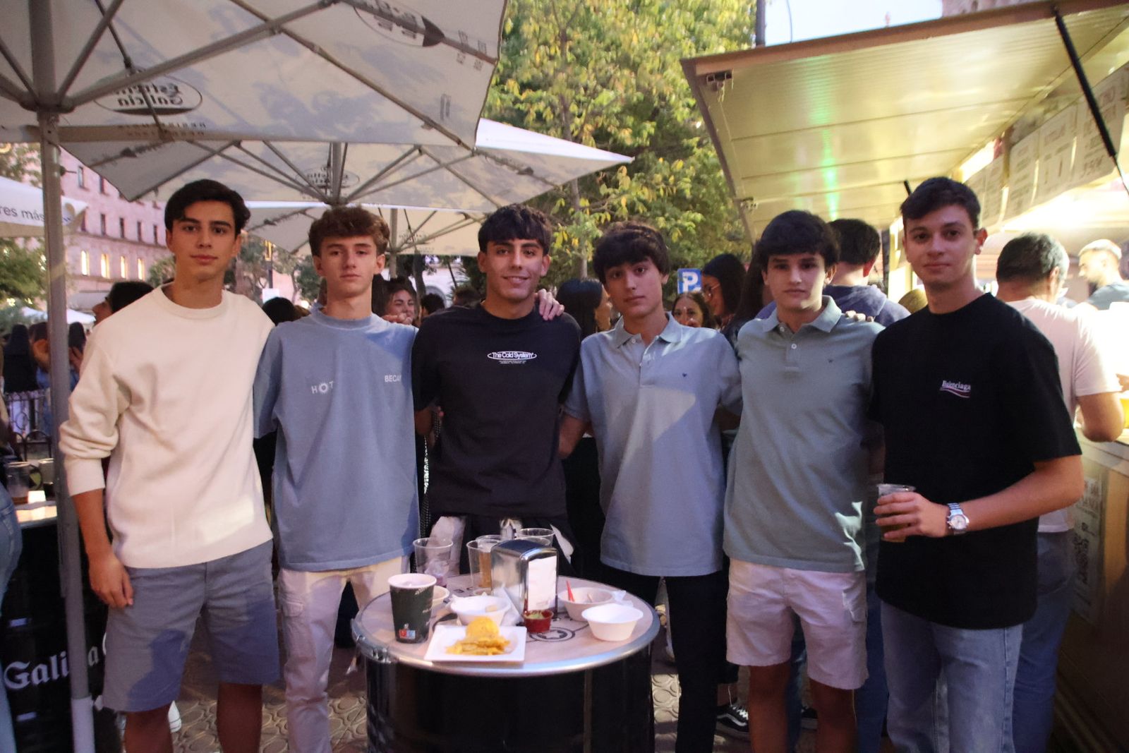 Ambiente de las casetas el  jueves por la tarde noche