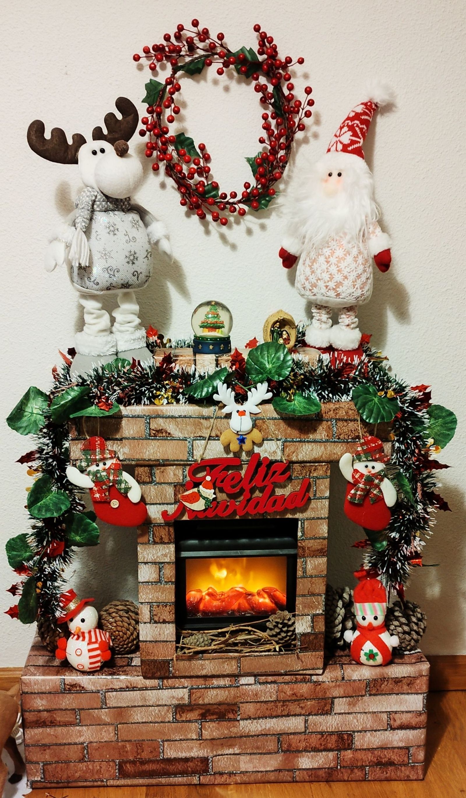 l-t-r-decoracion-navidena-en-una-vivienda-situada-en-la-calle-poeta-jesus-rasueros-en-salamanca-3