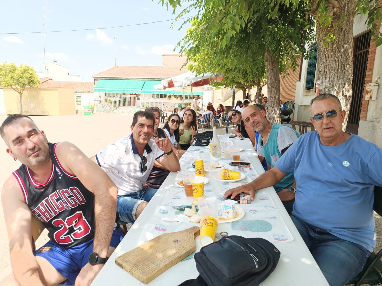 Auto locos y reparto de huevos rotos en las fiestas de San Lorenzo en Rollán