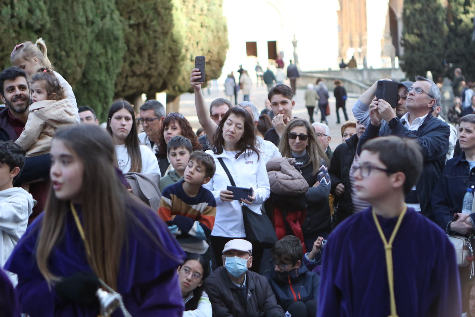 Jesús Rescatado procesiona en Salamanca con su nueva túnica y la atenta mirada de cientos de fieles