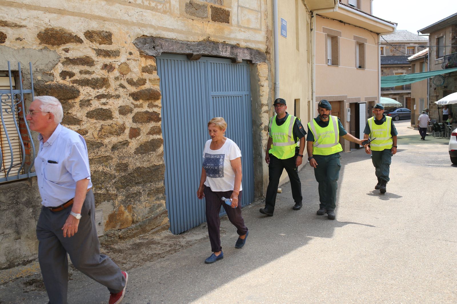 jl-leal-ical-vecinos-de-villarino-manzanas-desalojados-por-el-incendio-de-la-sierra-de-la-culebra-1