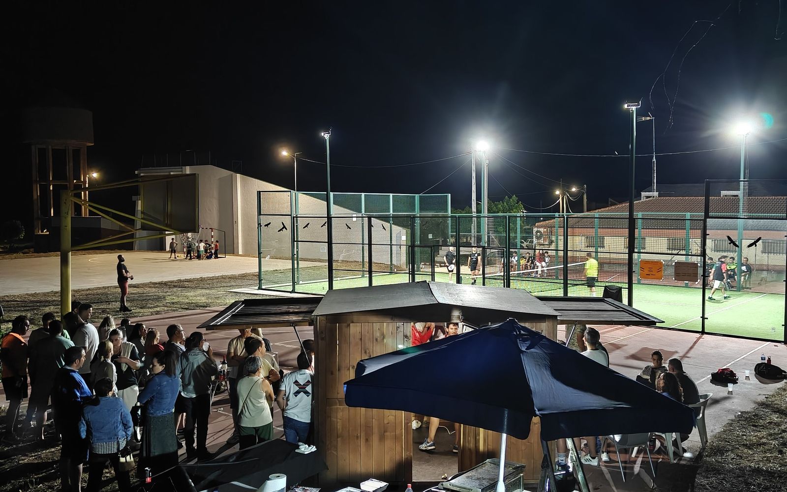 Vadillo de la Guareña vibra con el II Torneo Nocturno de Pádel