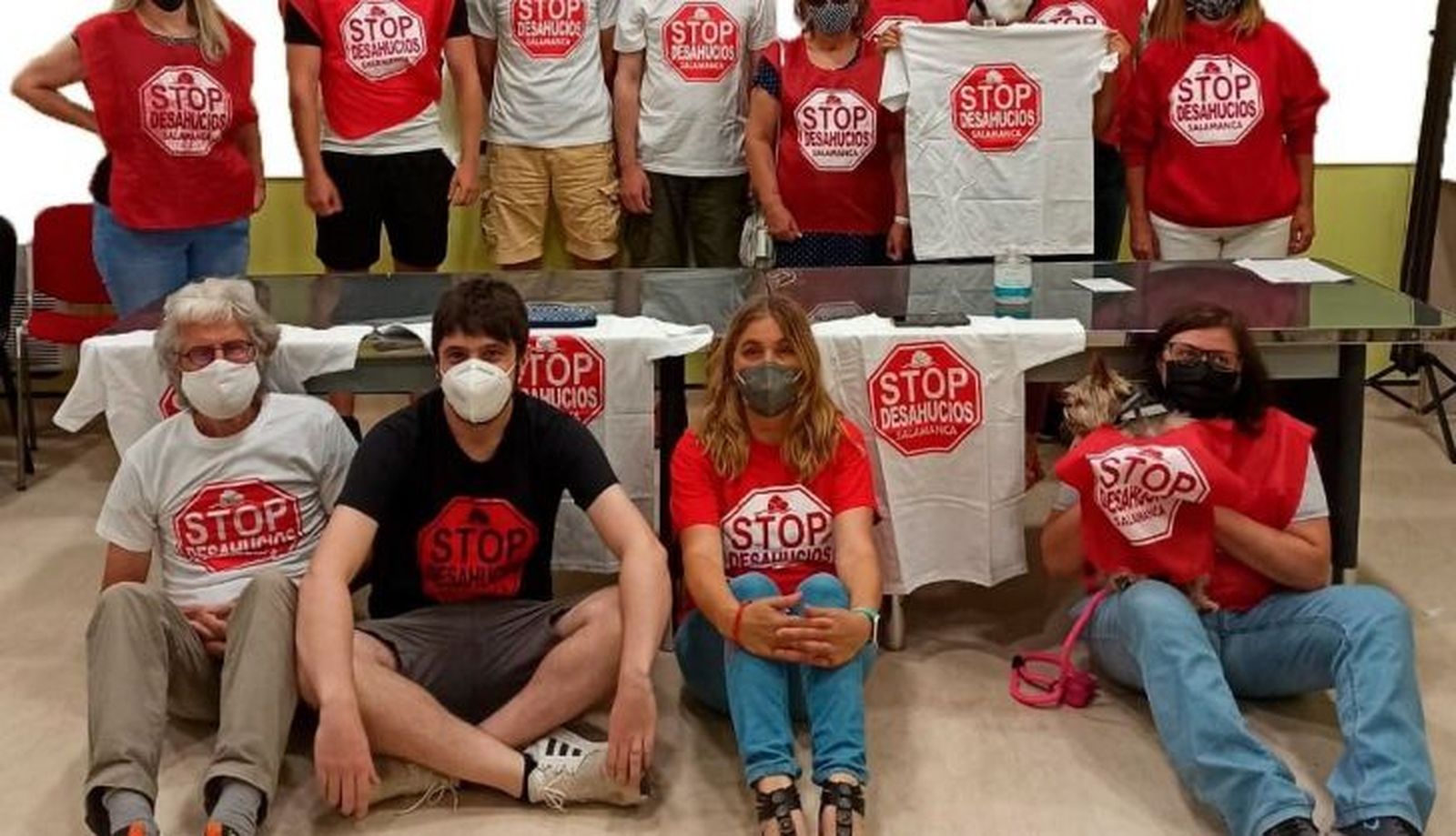 Voluntarios de la plataforma Stop Desahucios Salamanca. Voluntarios de la plataforma Stop Desahucios Salamanca.