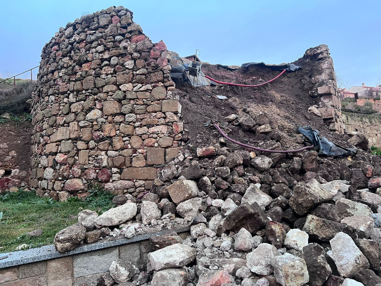 Caída de parte de la muralla en la Vaguada de la Palma