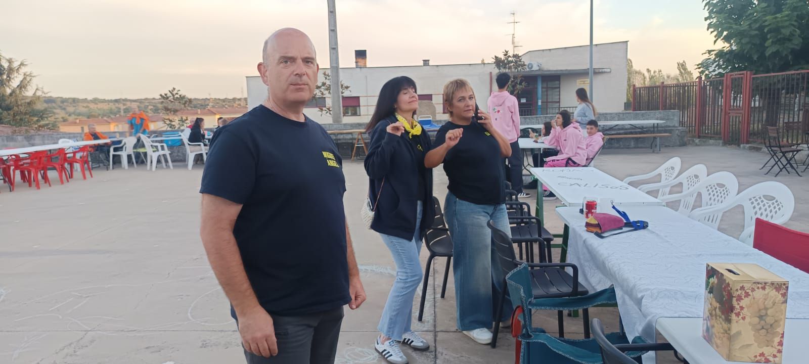 Los vecinos de Pereña de la Ribera se van de cena popular