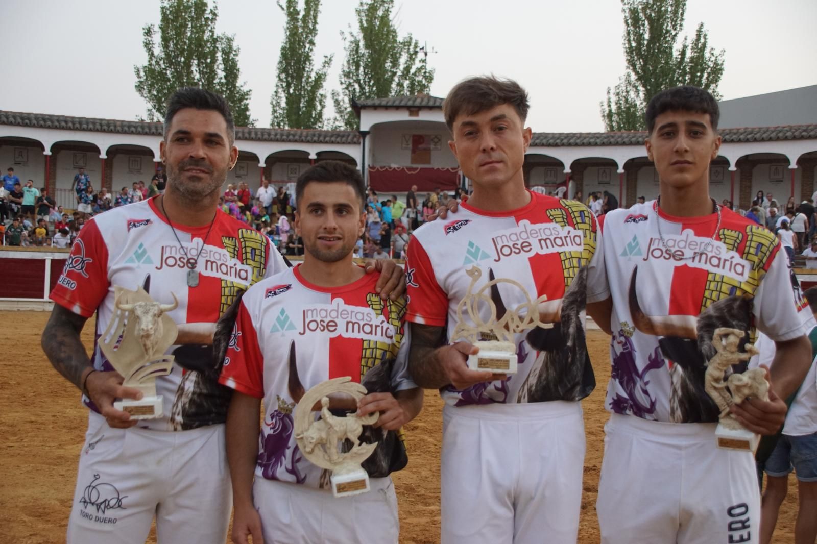 Gran ambiente en los cortes y la suelta de vaquillas de Peñaranda