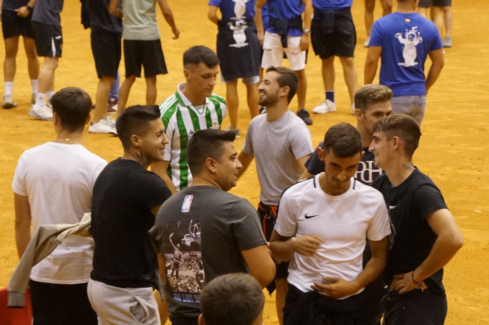 Multitudinario encierro nocturno en Alba de Tormes