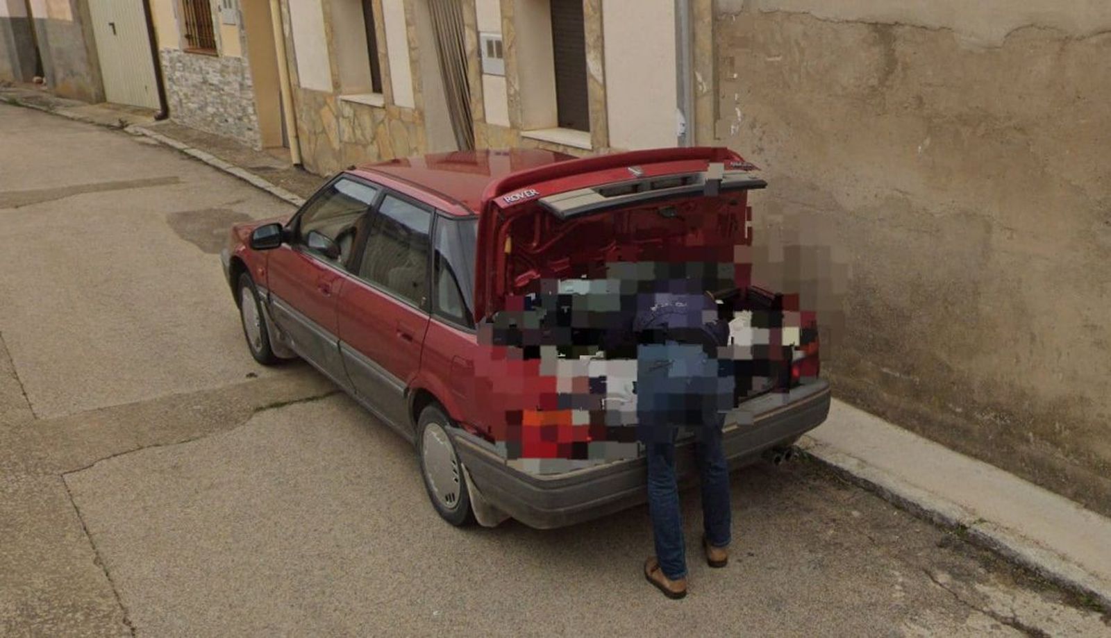 Imagen captada de Google Maps del presunto asesino trasladando el cuerpo en un vehículo