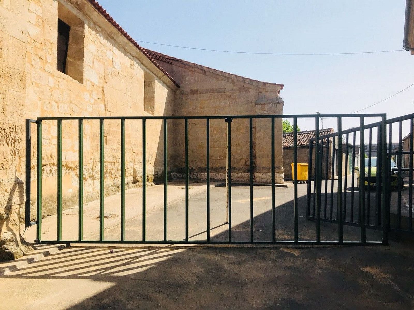 Calzada Ciudadanos valla problemas