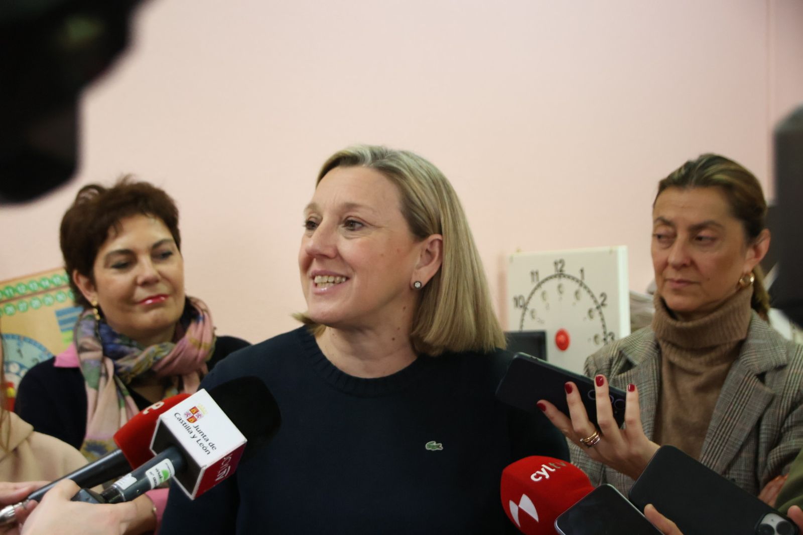 La vicepresidenta de la Junta de Castilla y León y consejera de Familia e Igualdad de Oportunidades, Isabel Blanco, visita a los participantes de 'Conciliamos Navidad'