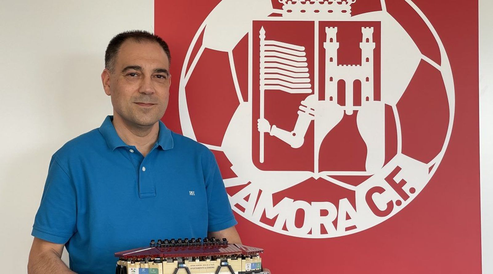 maqueta-del-estadio-ruta-de-la-plata-donada-por-javier-palazuelo-zamora-cf-4