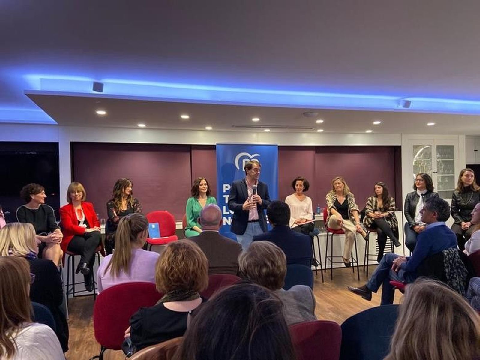 Fernández Mañueco en acto con mujeres en Valladolid