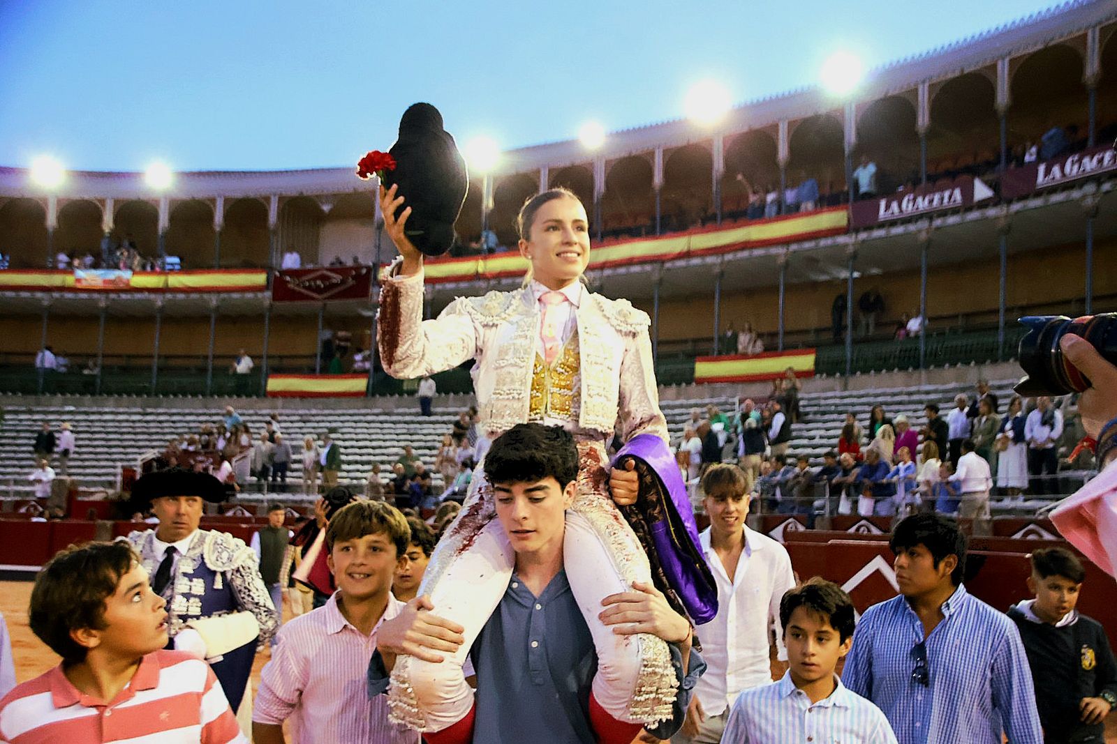 Olga Casado a hombros en La Glorieta el pasado 12 de septiembre de 2025