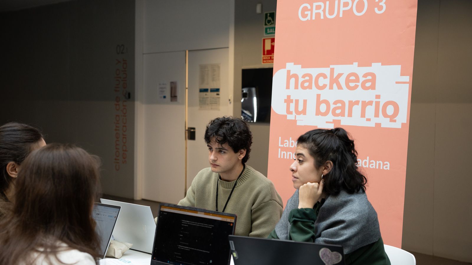María González Martín, Sandra Cidoncha Torío, Ubay Figuera Morales y Natalia Arcajo Fuente, cuatro estudiantes de la USAL, autores del proyecto 'Refugios naturales contra el calor'