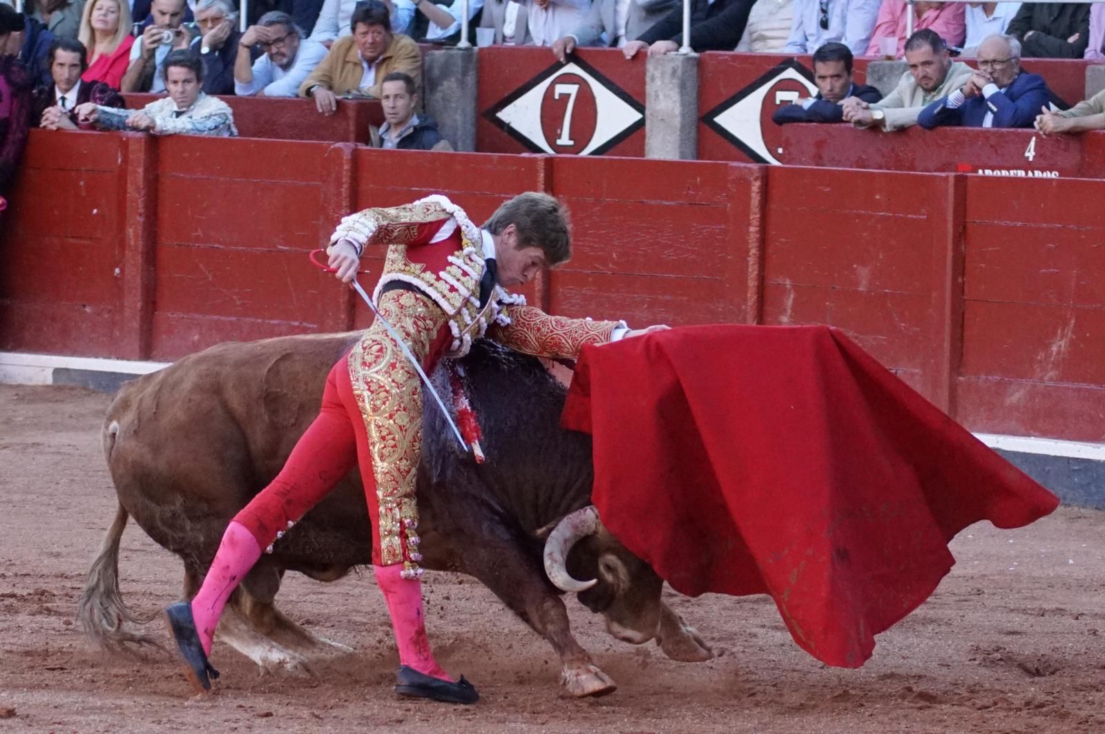 La corrida concurso para despedir la feria con Morante, Talavante y Borja Jiménez: imágenes de los mejores momentos en La Glorieta