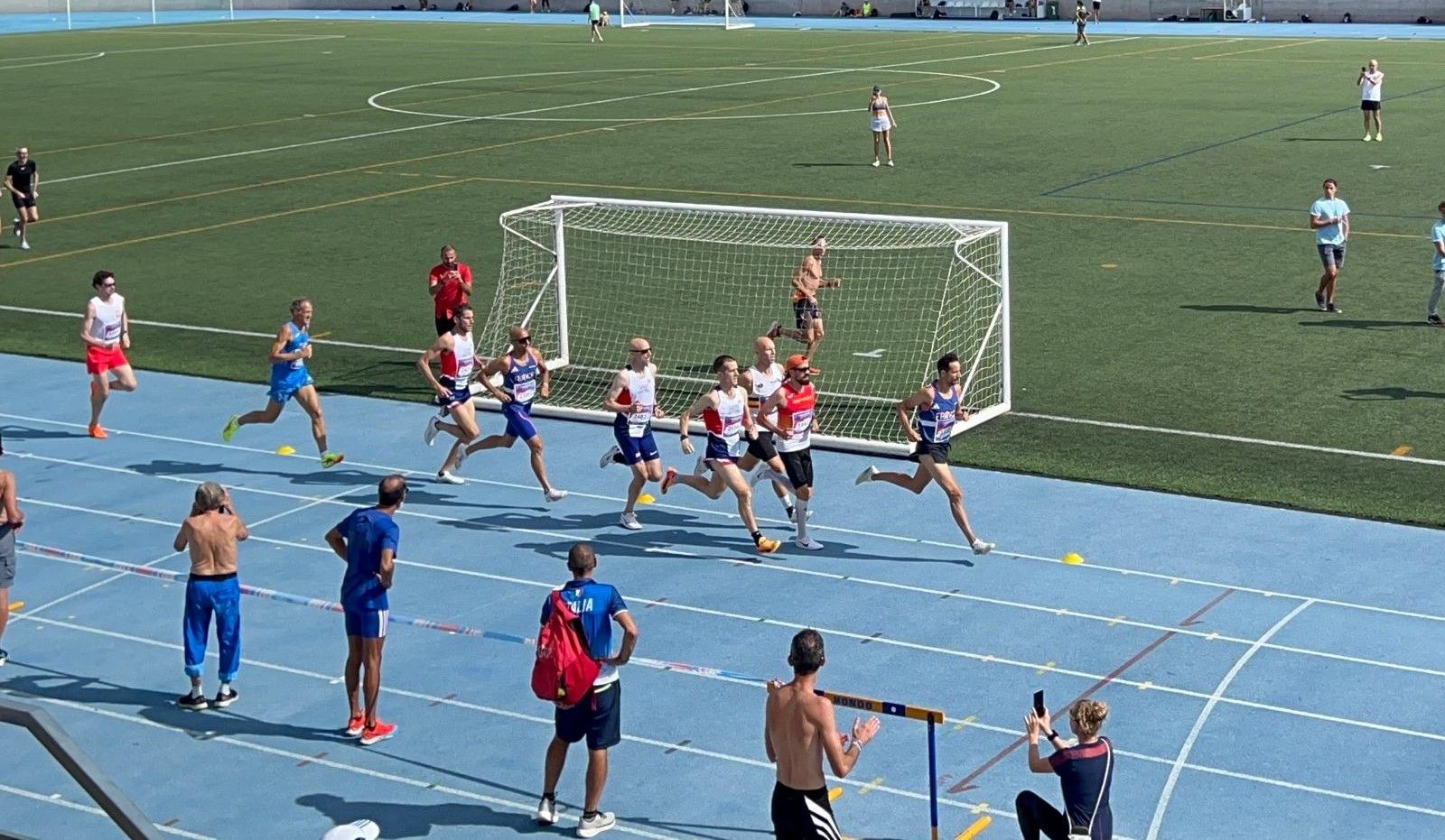 Angel Luis Canto, en esta ocasión con la camisola de España en los primeros compases de la carrera