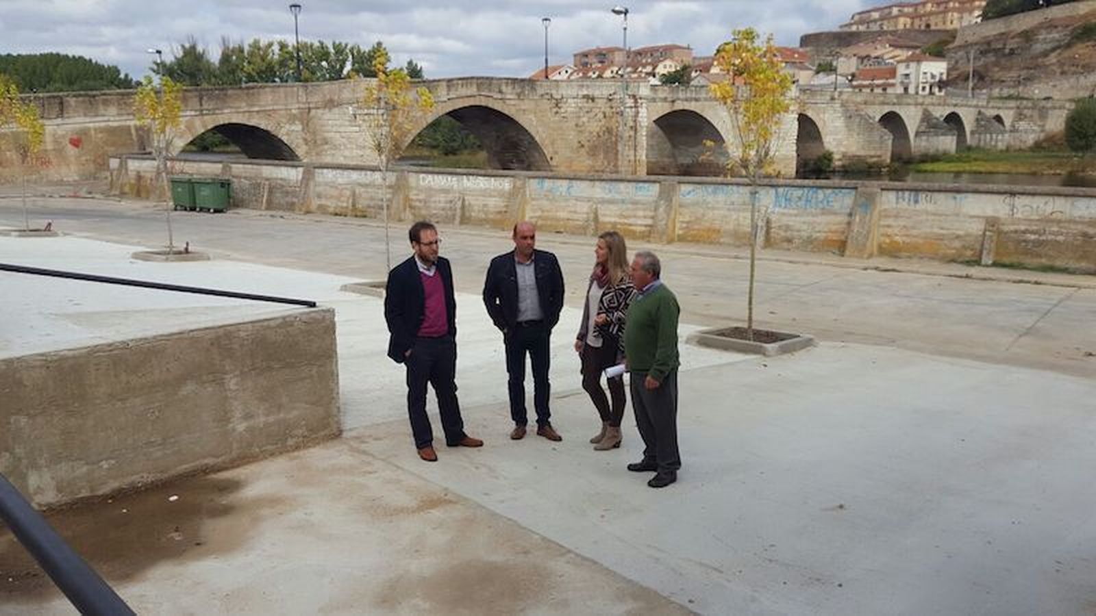 Nos sorprende el triunfalismo del tripartito sobre El Puente