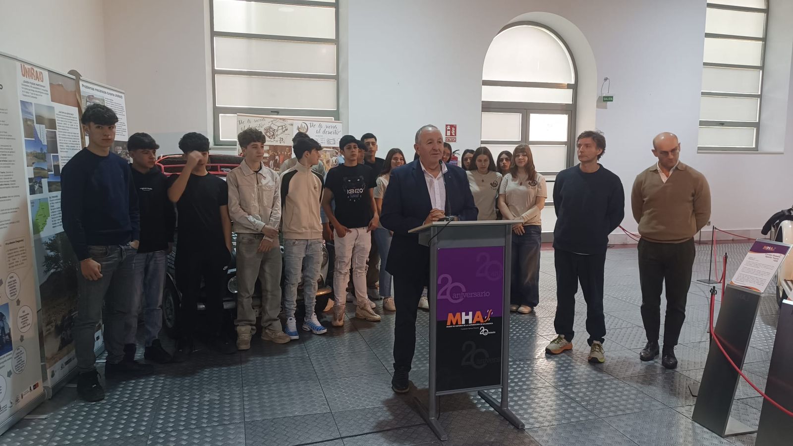 proyecto-educativo-de-la-sierra-al-desierto-con-un-mini-850-l-2