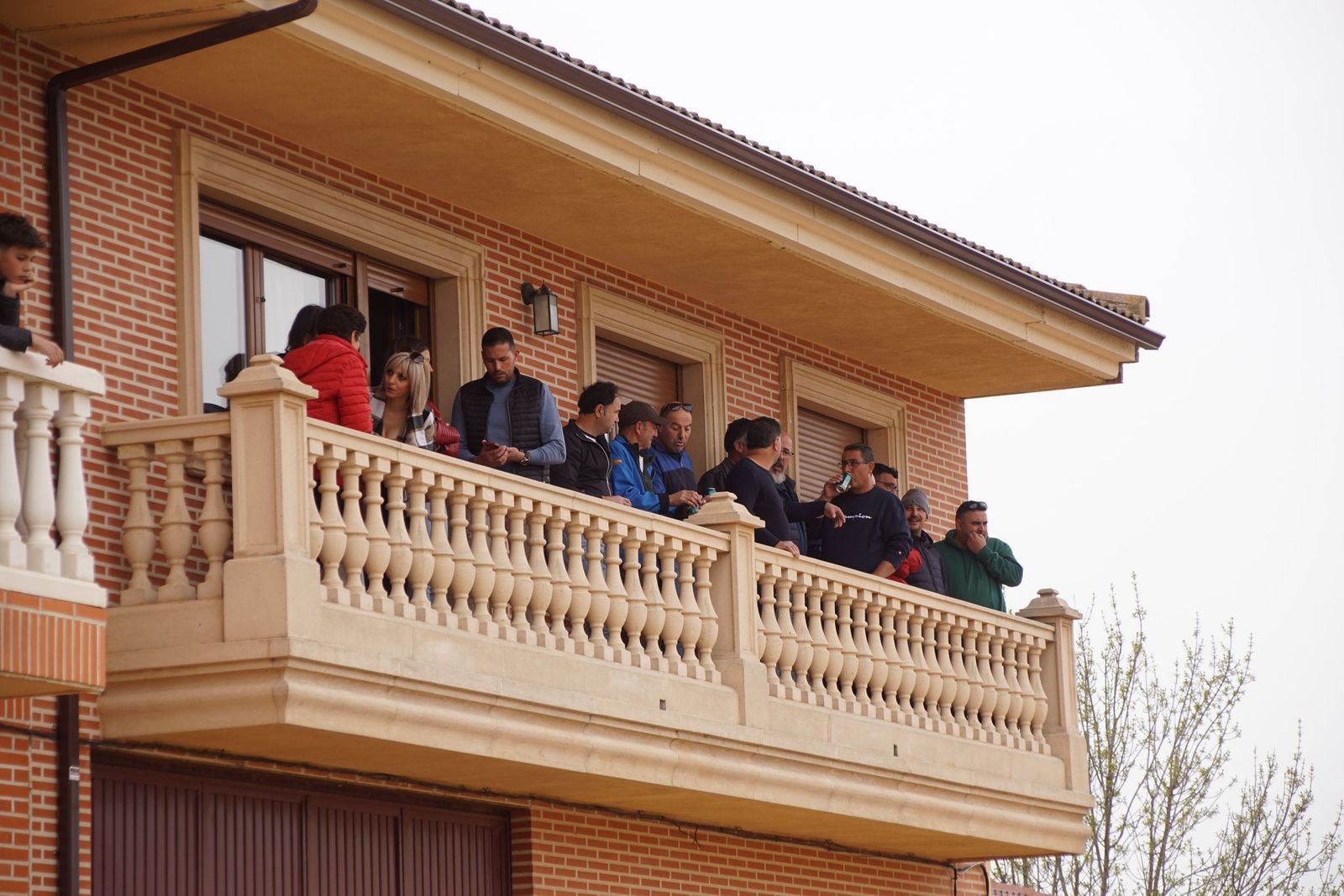 ambiente-y-participacion-durante-el-toro-del-voto-en-villoria-suelta-de-dos-toros-del-cajon-foto-juanes-4