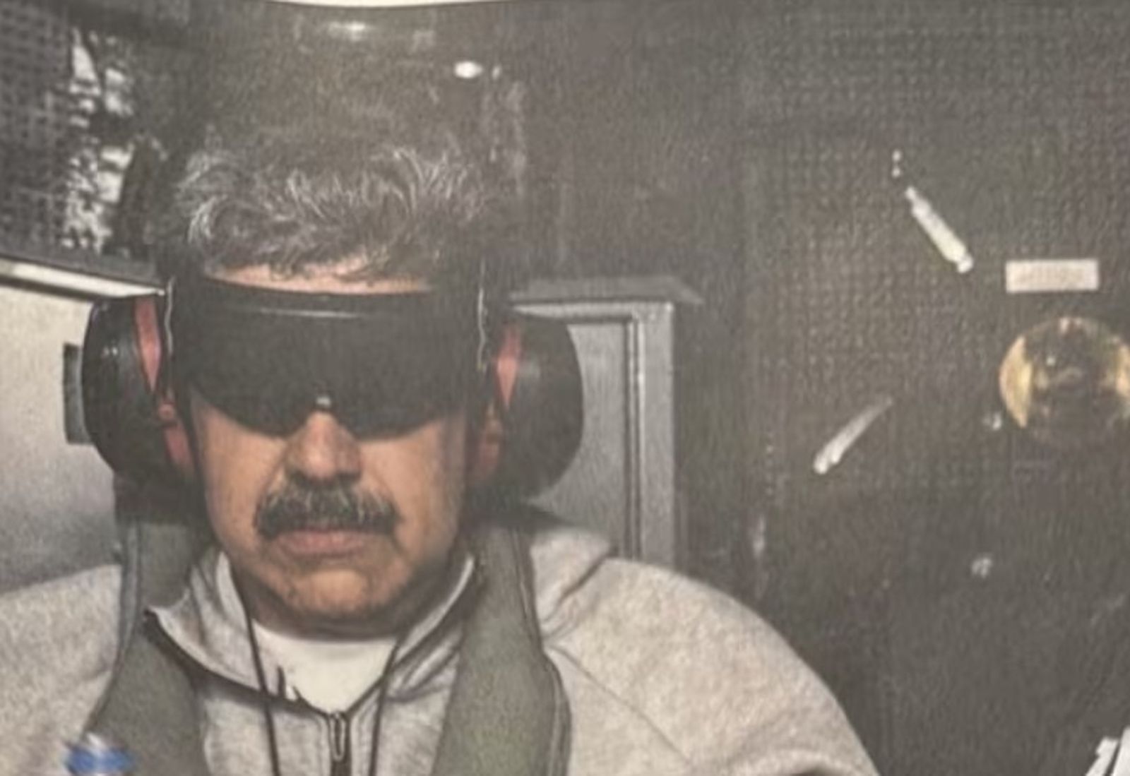 La primera imagen de Nicolás Maduro tras ser capturado  por las fuerzas estadounidenses