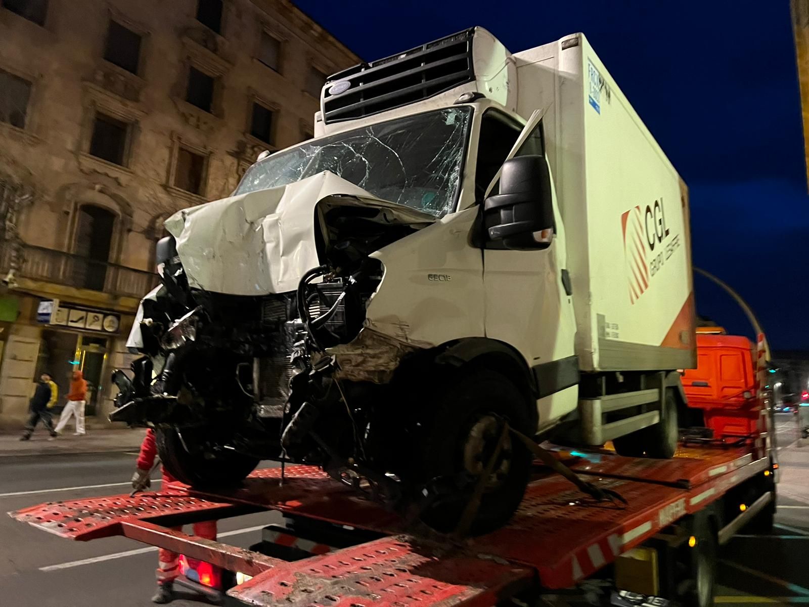 La Gran Vía queda cortada al tráfico debido a un fuerte accidente