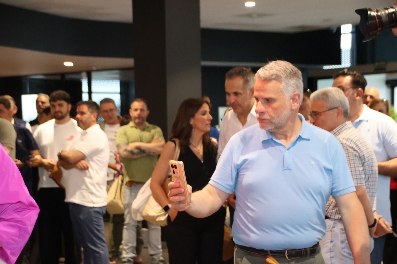 Presentación dos coches en la mercedes