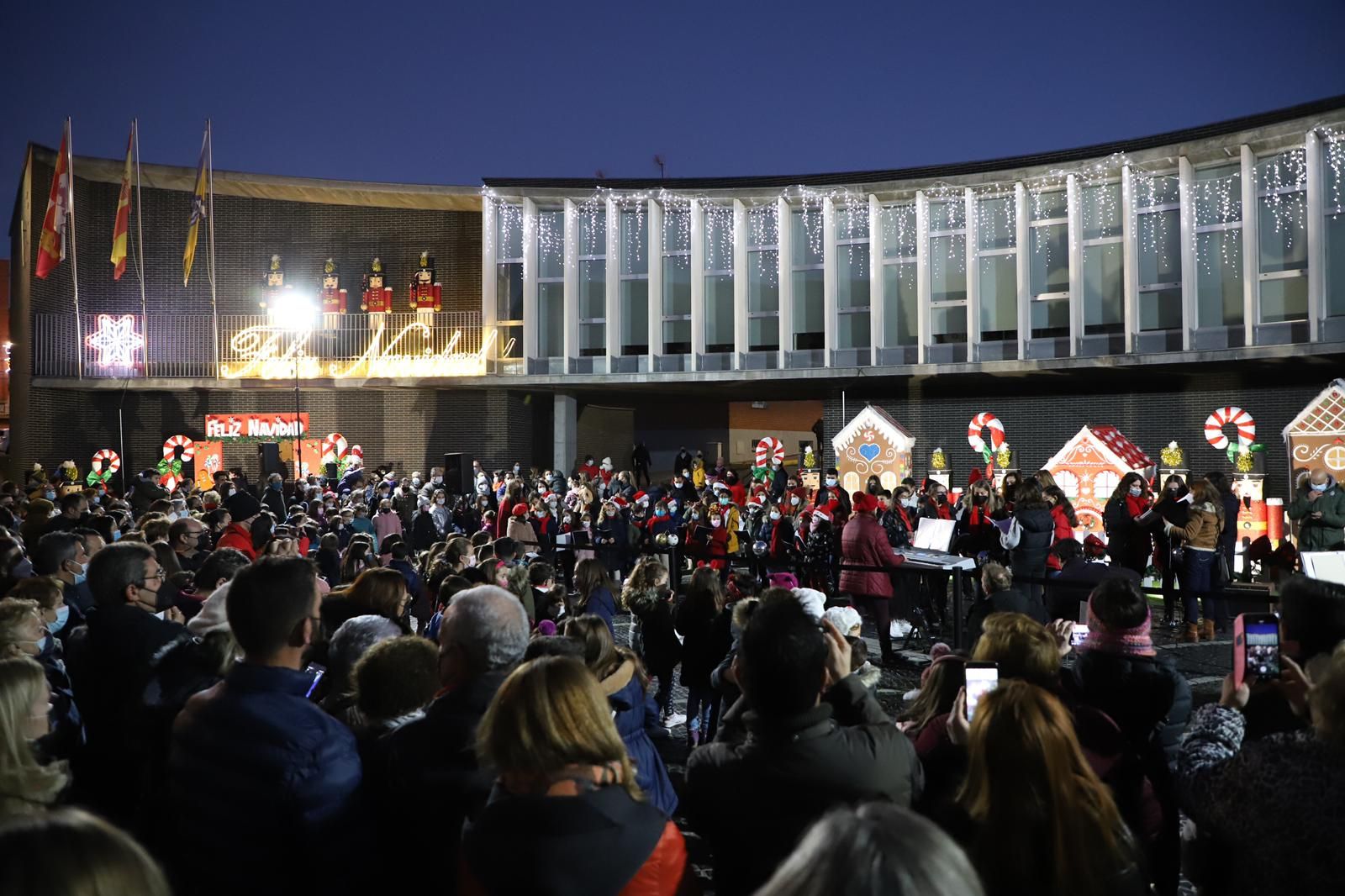 Santa Marta da vida a la gran 'Villa de Navidad' con el encendido de las luces