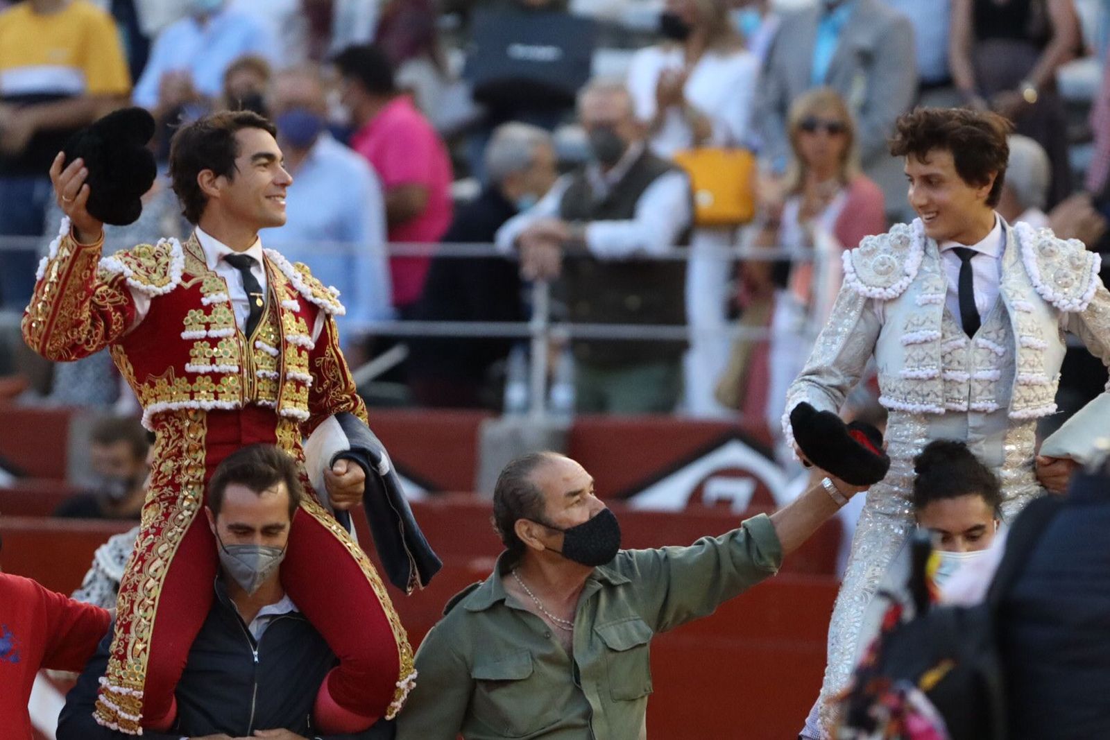 Chaves y Roca Rey, triunfadores