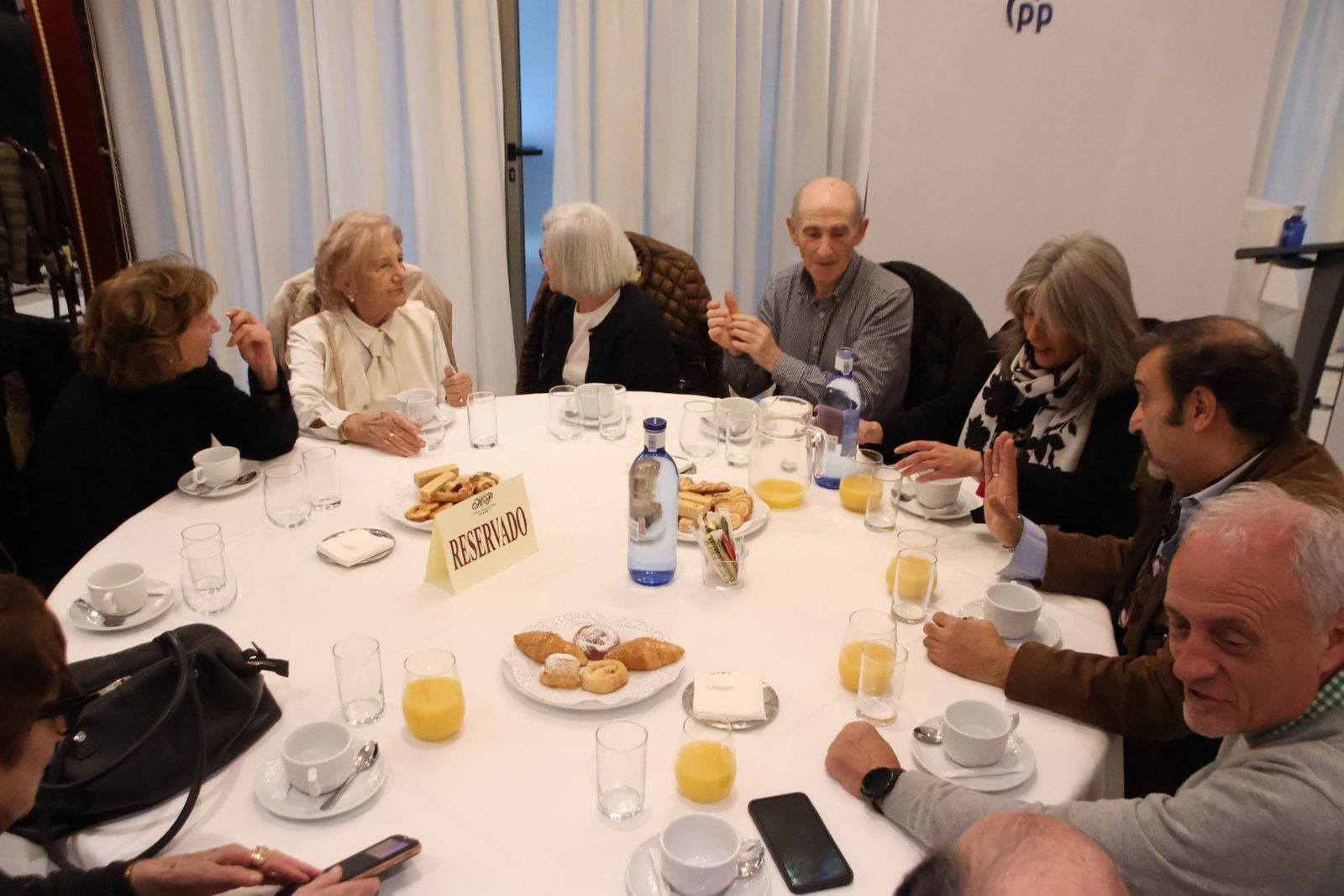 Isabel Blanco y García Carbayo participan en un encuentro con personas mayores de la ciudad