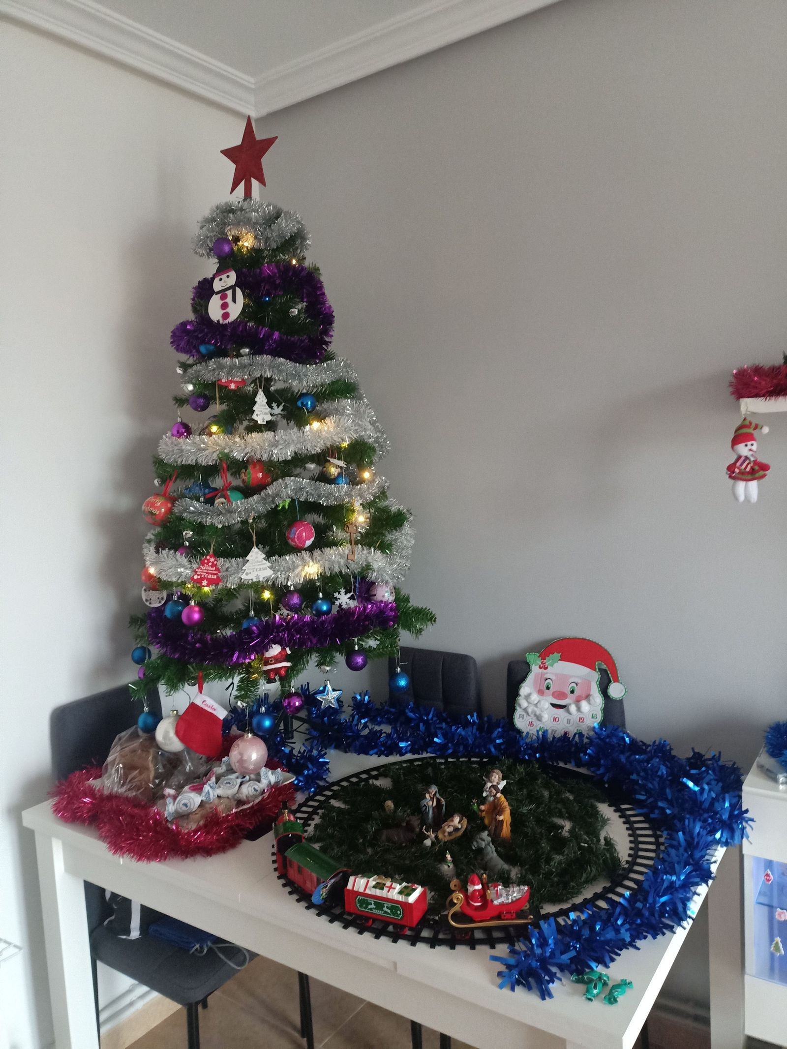 b-r-j-decoracion-navidena-en-una-vivienda-de-la-calle-la-moral-en-salamanca-1