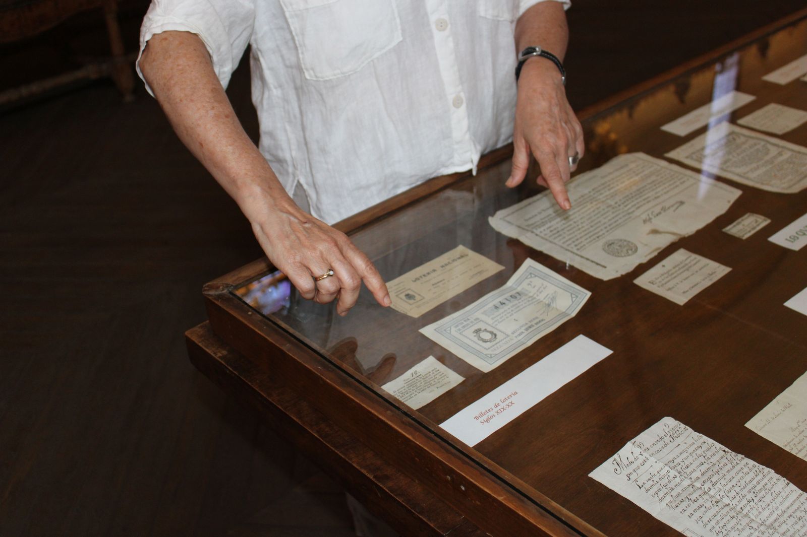 biblioteca-usal-serendipias-libros-historicos-directora-de-la-biblioteca-de-la-usal-libros-15