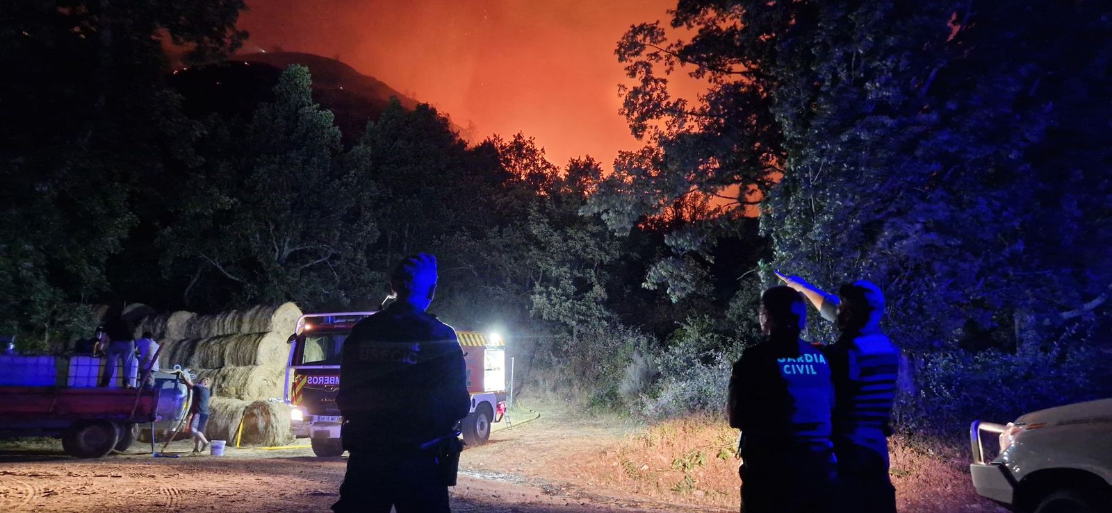 El incendio de Porto de Sanabria amenaza Moncabril