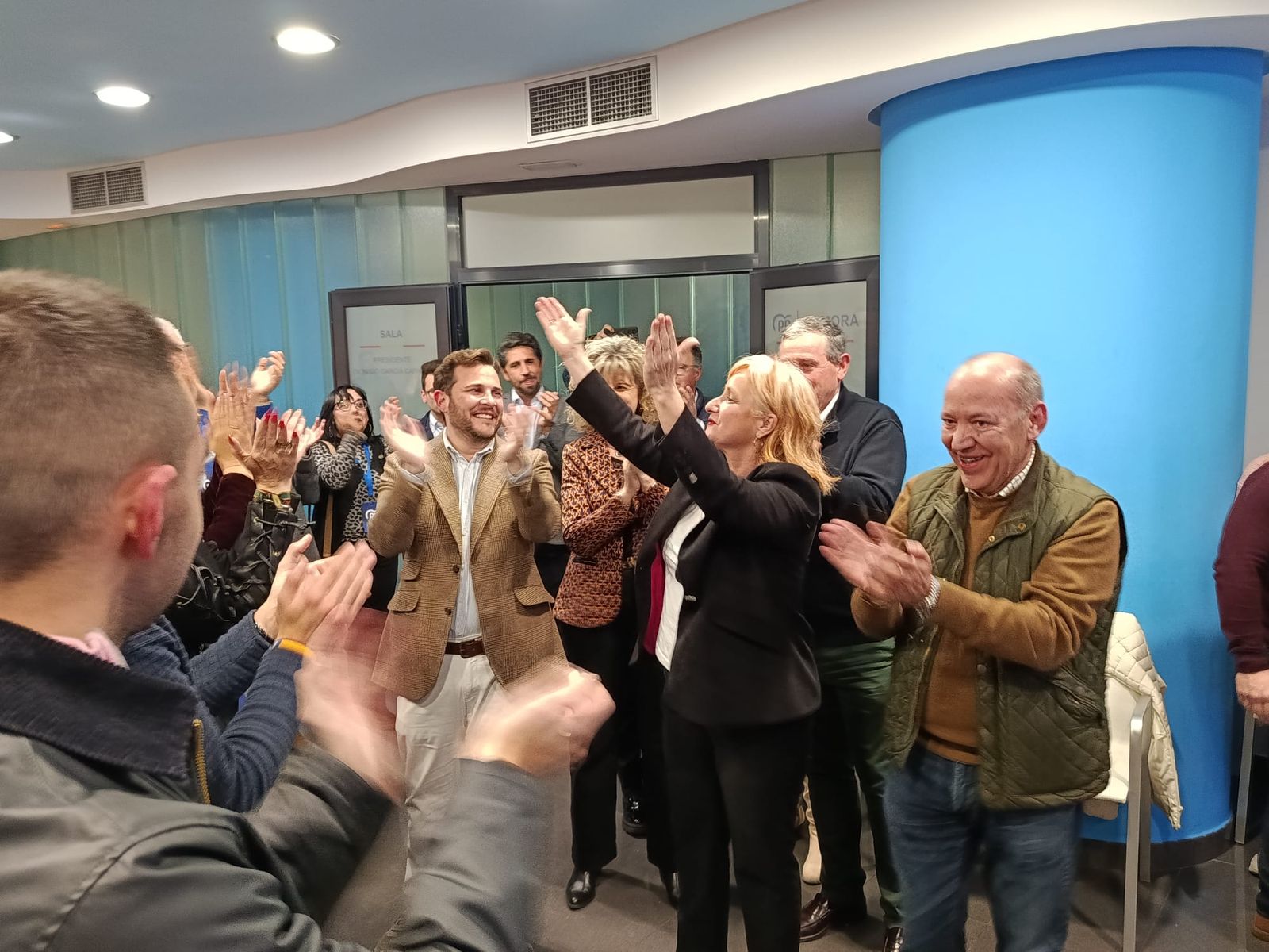 GALERÍA | Noche electoral en la sede del PP en Zamora